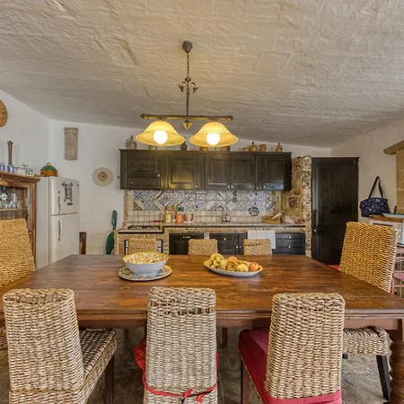 Virginia Villa
